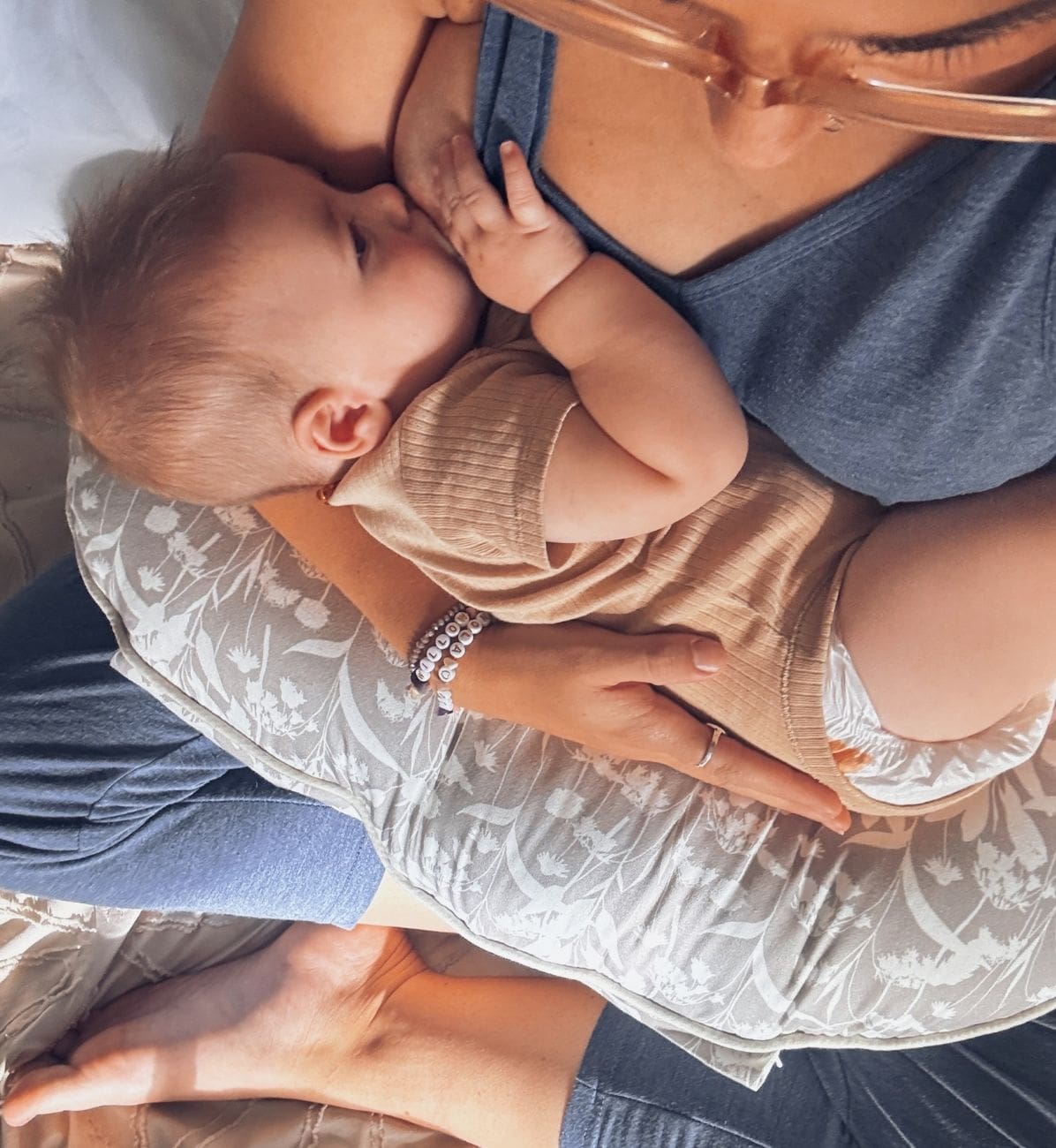 Baby feeding waist cushion for extra support