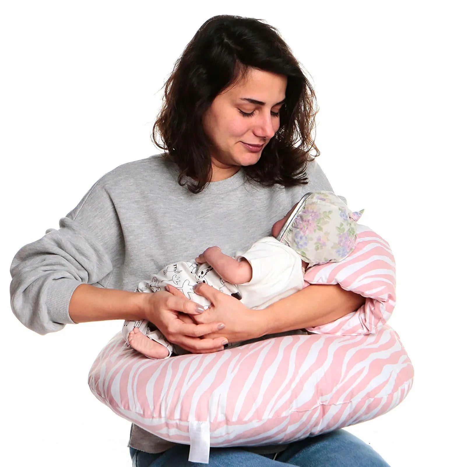 Mom using breastfeeding feeding pillow