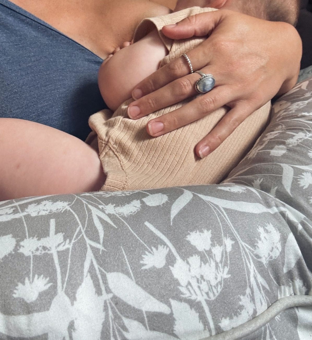 Newborn breastfeeding support cushion